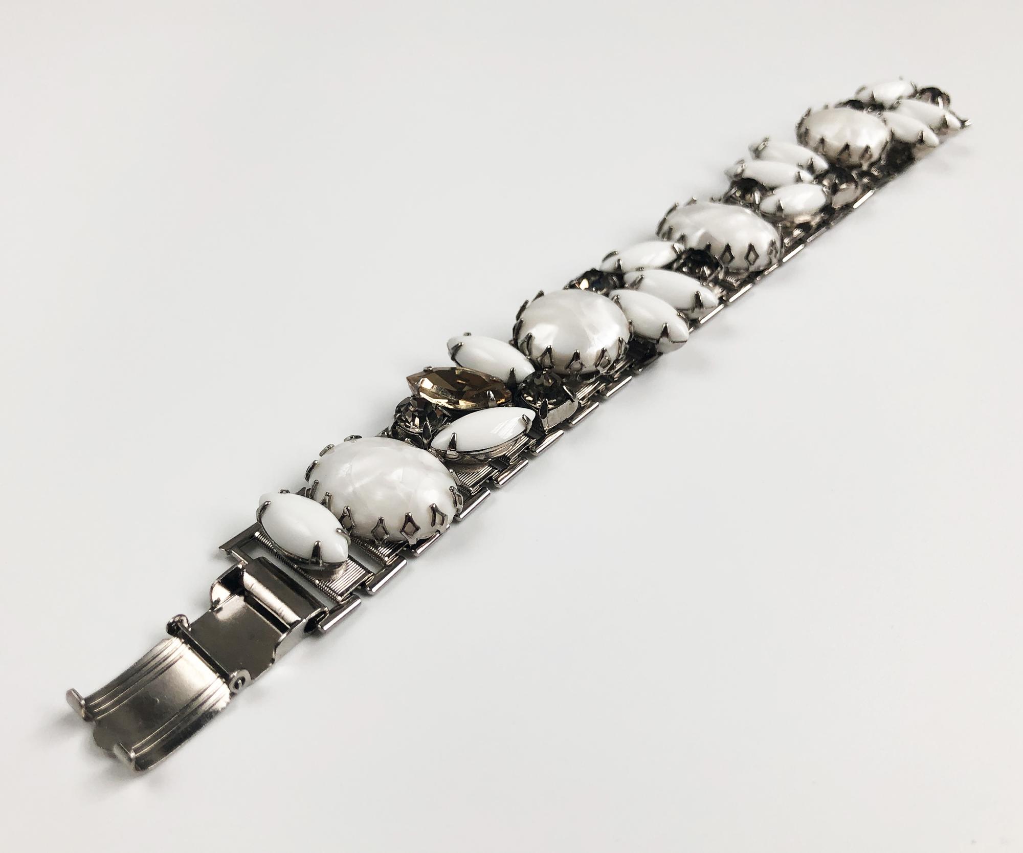 Stickdetails mit Metallischem Garn